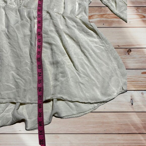 Torrid Cream Top Size 4 - Picture 6 of 6